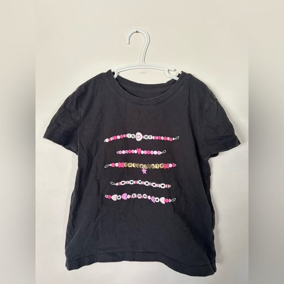 GAP TAYLOR SWIFT Friendship Bracelet “Eras” Black Tshirt Size 6-7 - Picture 1 of 4